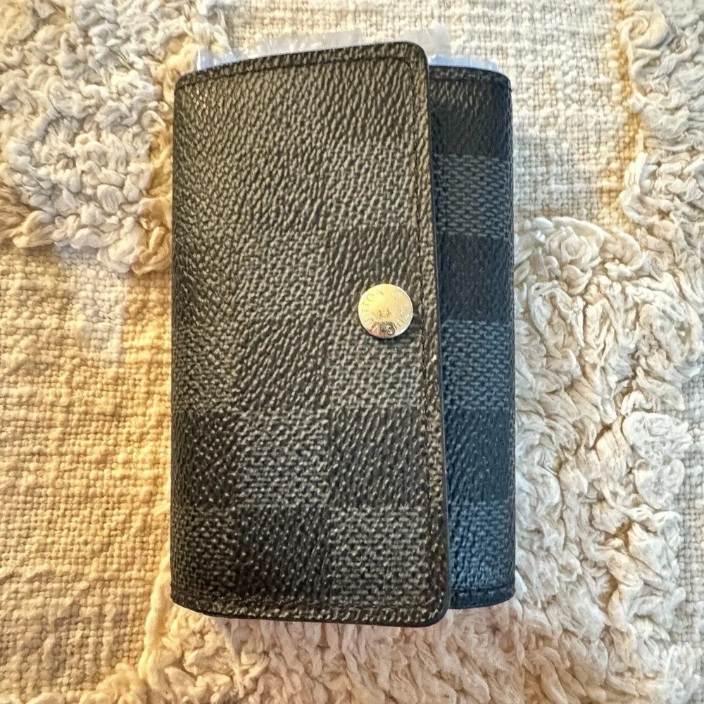 Authentic Louis Vuitton Graphite 6 Key holder